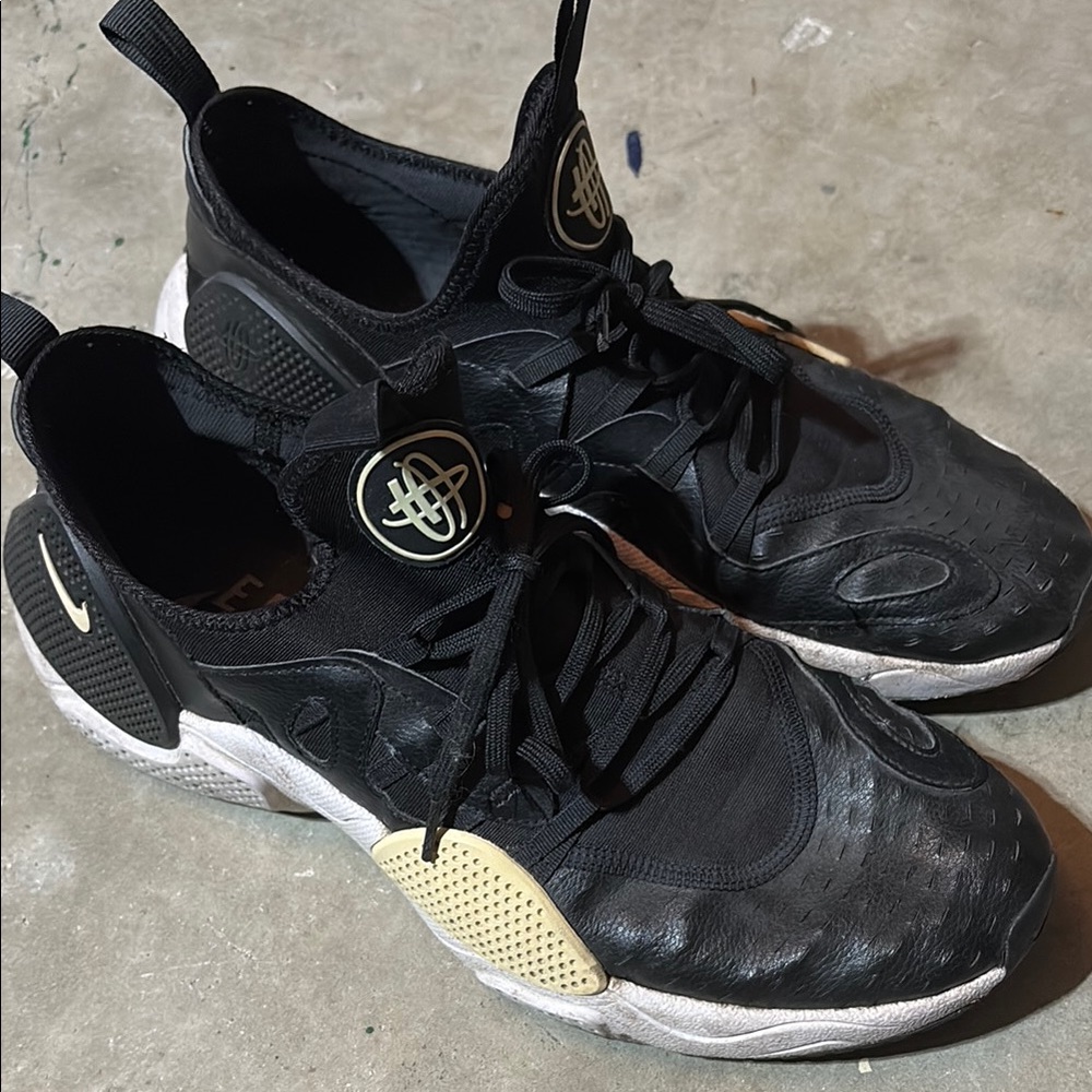 Nike Air Huarache E.D.G.E. Athletic Running Shoe Mens 11 Black White Sneaker